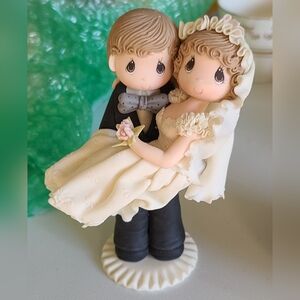 Vintage collectable of bride & groom